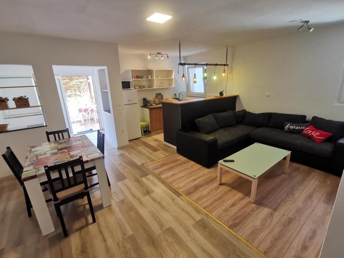 Fa-Ni Apartment Novalja Bagian luar foto